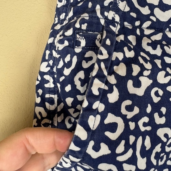 Vineyard Vines Blue/White Animal Print Shorts; Size 12 - Picture 5 of 13